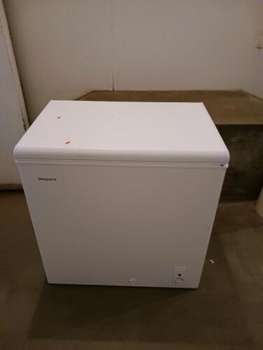 Hotpoint HCM7SMWW 7.0 Cu Ft Chest Freezer, White, 2 Baskets, 115V, June 2023, Serial: HA945438 Tested