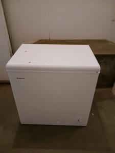 Hotpoint HCM7SMWW 7.0 Cu Ft Chest Freezer, White, 2 Baskets, 115V, June 2023, Serial: HA945438 Tested
