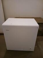 Hotpoint HCM7SMWW 7.0 Cu Ft Chest Freezer, White, 2 Baskets, 115V, June 2023, Serial: HA945438 Tested - 2