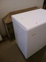 Hotpoint HCM7SMWW 7.0 Cu Ft Chest Freezer, White, 2 Baskets, 115V, June 2023, Serial: HA945438 Tested - 4