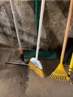 Assorted 9-Piece Long-Handled Cleaning & Yard Tool Set - 2