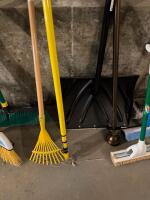 Assorted 9-Piece Long-Handled Cleaning & Yard Tool Set - 3