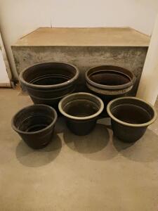 Set Of 5 Large Plastic Garden Planter Pots &ndash; 18" Diameter, Black/Brown, Drainage Holes, Flared Rim