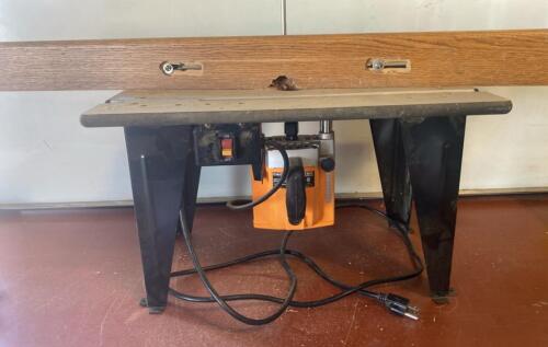 Chicago Electric 95380 Bench Top Router Table With 1-3/4 HP Router, 20,000 RPM, 1/2" Collet- Powers On - ( R11 )