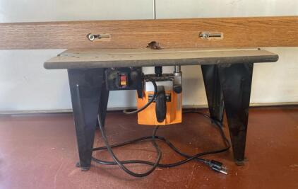 Chicago Electric 95380 Bench Top Router Table With 1-3/4 HP Router, 20,000 RPM, 1/2" Collet- Powers On - ( R11 )