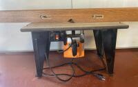 Chicago Electric 95380 Bench Top Router Table With 1-3/4 HP Router, 20,000 RPM, 1/2" Collet- Powers On - ( R11 )