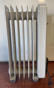Kenwood EW0507K Oil-Filled Radiator Heater, 1500W, 6 Fins, UL/NOM Certified, Serial 52813_JN - Powers On - ( R11 )