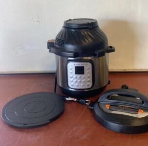 Instant Pot Duo Crisp 8-Quart Multi-Function Pressure Cooker & Air Fryer Combo - Powers On -(R11)