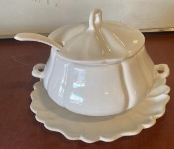Elegant White Porcelain Soup Tureen Set With Lid, Ladle, And Underplate ( SP3 )