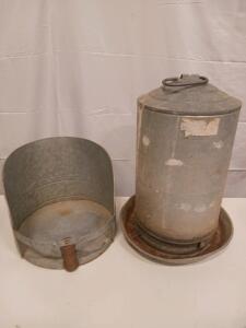 Vintage Galvanized Poultry Feeder And Waterer Set With Wooden And Metal Handles Sp-16
