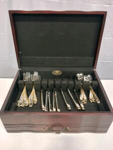 Reed & Barton Echo Gold Flatware Set With Wooden Storage Chest