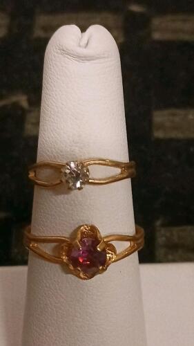 Pair Of Gold Rings &ndash; Solitaire & Floral Design, Clear And Red Stones, Round Cut Gemstones