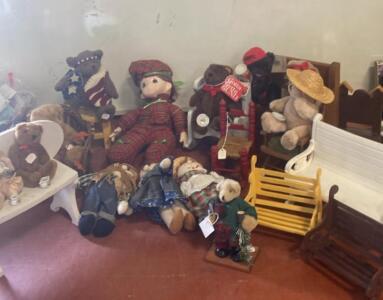 Vintage Teddy Bear & Rag Doll Collection With Wooden Doll Furniture & Accessories &ndash; Gund, 1980s-90s ( SP11 )