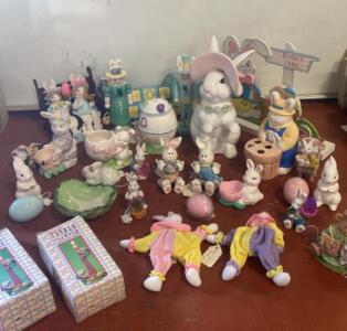 Easter Bunny Figurines And Collectibles, Fitz And Floyd, Candle Holders, Plush Dolls ( SP4 )