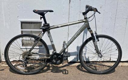 Trek 3900 Hybrid Bike, 26" Wheels, Front Suspension, Aluminum Frame, Shimano 24-Speed, Matte Olive