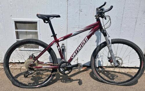 Specialized Rockhopper Hardtail Mountain Bike, RockShox Tora, 26", Disc Brakes, 3x9 Drivetrain