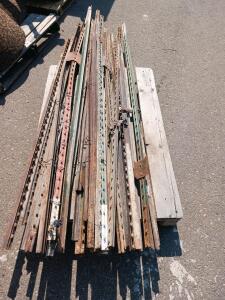 28 Steel T-Posts 6 ft, Anchor Plates, Mixed Condition, Palletized Bulk Lot &ndash; Fence Posts