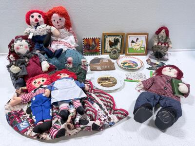 Raggedy Ann & Andy Doll Lot with Accessories, 7 Dolls, Country Decor Plates & Art 12&ndash;20in