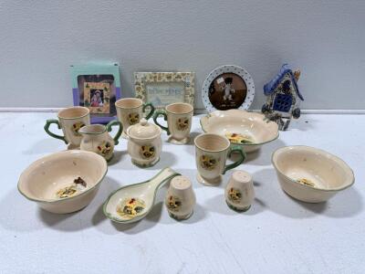 11-Piece Ceramic Dinnerware Set with Rooster Motif, Includes Mugs, Bowls, and Shakers