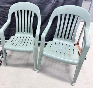 Set of 2 Stackable Green Plastic Outdoor Patio Arm Chairs, 21.5" x 22" x 34.5"