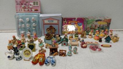 Miniature Disney Mattel Tiny Collection, Vintage Mouse Family Figures, Tea Sets, Home Accents Lot