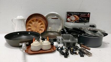 Turbo Roaster, GE Electric Roaster, Nonstick Pans, Glass Lids, Wood Trays & More, 20-Piece Lot (Turns On)