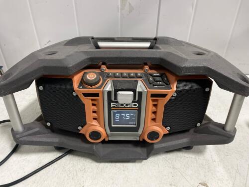 RIDGID R84089 Jobsite Radio &ndash; 18V Hybrid, Bluetooth, USB Charging, Rugged Design-item powers on and works fine
