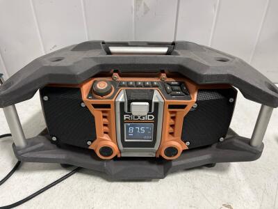 RIDGID R84089 Jobsite Radio &ndash; 18V Hybrid, Bluetooth, USB Charging, Rugged Design-item powers on and works fine