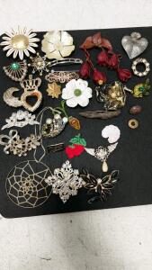 Vintage & Costume Jewelry Lot - 20+ Mixed Brooches & Pins Floral Novelty Michael Jackson