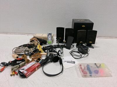 Klipsch 4.1 Computer Speaker System with Subwoofer, Four Satellites, and Assorted Cables (Turns On)