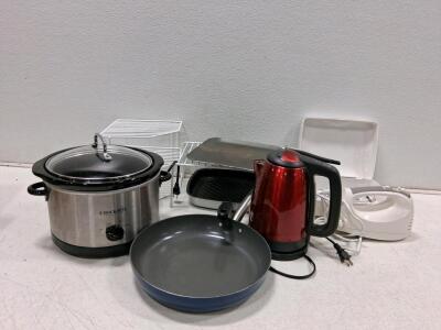 Lot of Assorted Small Kitchen Appliances and Cookware - 10+ Items (Turns On)