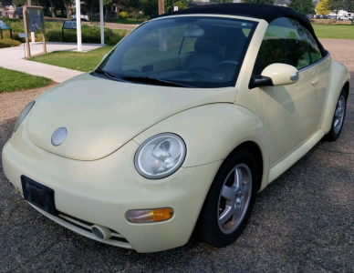 2003 VOLKSWAGEN BEETLE - LEATHER SEATS!
