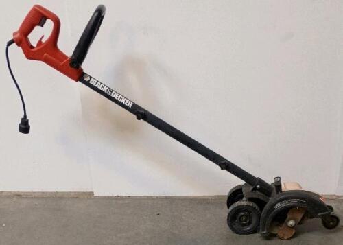 BLACK+DECKER Corded Electric Lawn Edger, 7.5" Blade, Adjustable Depth, 3-Wheel