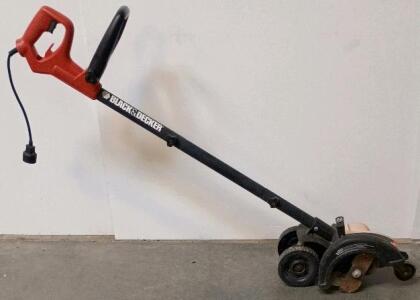 BLACK+DECKER Corded Electric Lawn Edger, 7.5" Blade, Adjustable Depth, 3-Wheel