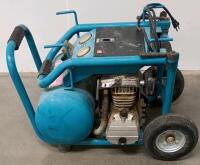 Makita Portable Electric Air Compressor, Likely MAC5200, 3.0 HP, 5.2 Gal Tank, 140 PSI, Dual Outlet - 3