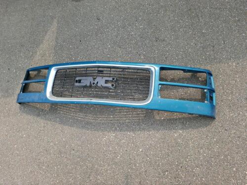 GMC Sierra 1500 Front Grille, Blue with Chrome Trim, Fits 2014&ndash;2018 Models