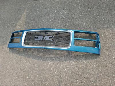 GMC Sierra 1500 Front Grille, Blue with Chrome Trim, Fits 2014&ndash;2018 Models