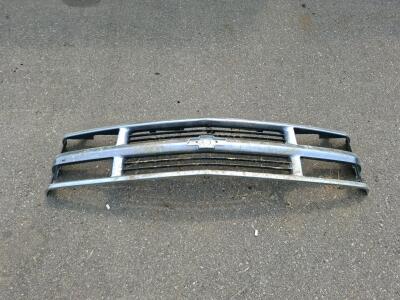 Chevrolet C/K Pickup Suburban 1988&ndash;1993 OEM Front Grille Silver Chrome with Bowtie Emblem
