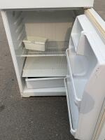 Hotpoint CTX14AYBNRWW 14 cu. ft. Top-Freezer Refrigerator, White, 2 Doors, Optional Ice Maker (powers on) - 3