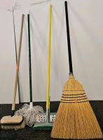Mixed Lot: Broom, Mop, Squeegee, Hand Saw, Framing Square, Work Light &ndash; Assorted Tools - 4