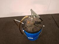 Chevron Delo Syn-Trans HD SAE 50 5-Gal Pail with Manual Lever Oil Transfer Pump & Hose - 2