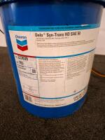 Chevron Delo Syn-Trans HD SAE 50 5-Gal Pail with Manual Lever Oil Transfer Pump & Hose - 3