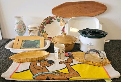 Rival Crock-Pot, CorningWare Blue Cornflower, Gevalia, Scooby-Doo Towel, Vintage Mixed Kitchen Lot (crock-pots tested and work)