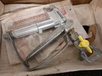 Mixed Lot &ndash; Campbell Hausfeld Spray Gun AL-3104, Casters, Globe, Kitchen Hardware, Decor - 3