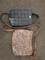 Mixed Lot: Garden Tools, Decor, Purses, Appliances, Drink Mixes, Blanket, DVDs, Accessories (X) - 5