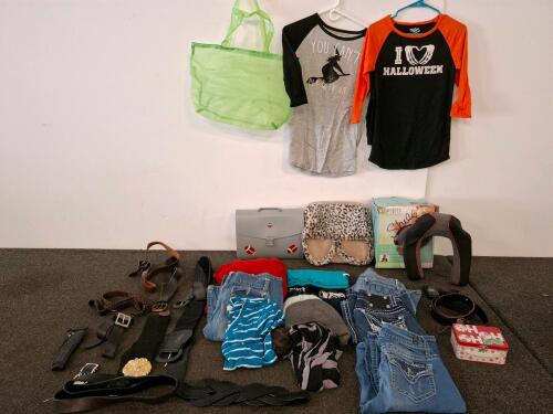 Lot of Women&rsquo;s Jeans by ZD, Hydraulic, Vigos w/ 4 Fashion Belts, Mixed Styles & Sizes 9/29