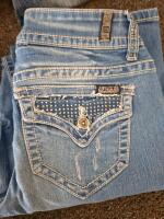 Lot of Women&rsquo;s Jeans by ZD, Hydraulic, Vigos w/ 4 Fashion Belts, Mixed Styles & Sizes 9/29 - 2