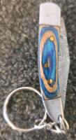 Miniature Damascus Keychain Knives Set &ndash; Dyed Wood & Bone Handles, Leather Sheath, 3 Piece - 3