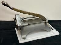 Keen Kut Shoe Stringer French Fry Cutter &ndash; Commercial Grade, Cast Iron, 1/4" Blade Grid