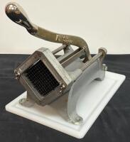 Keen Kut Shoe Stringer French Fry Cutter &ndash; Commercial Grade, Cast Iron, 1/4" Blade Grid - 2
